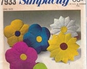 Daisy Flower Pillow Pattern Simplicity 7933 Uncut