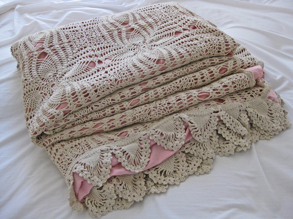 1920s French crochet quilt cover rose pink lining, now with FREE SHIPPING