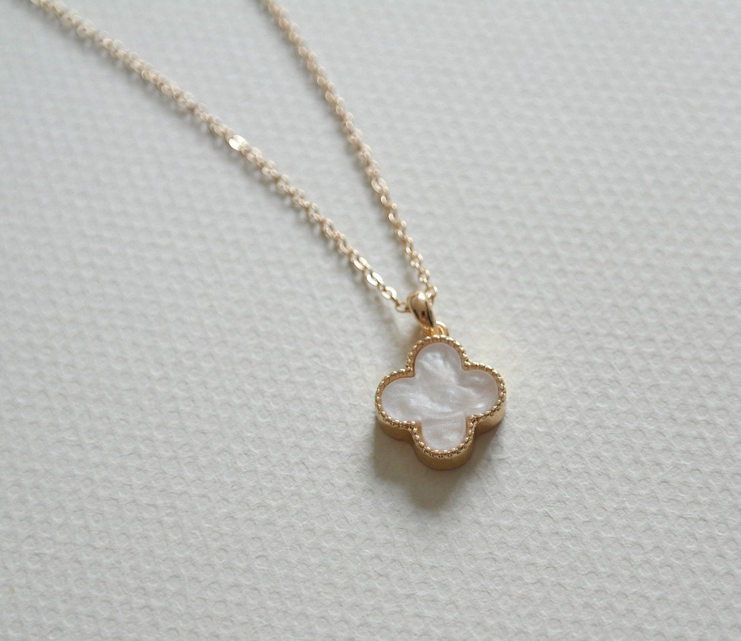 Delicate simple everyday alhambra ivory clover necklace