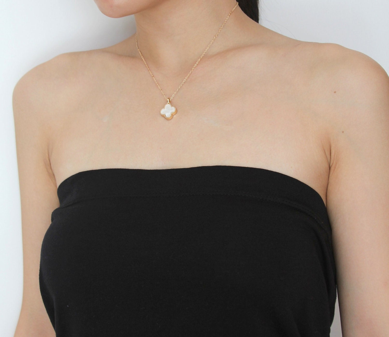 Delicate simple everyday alhambra ivory clover necklace