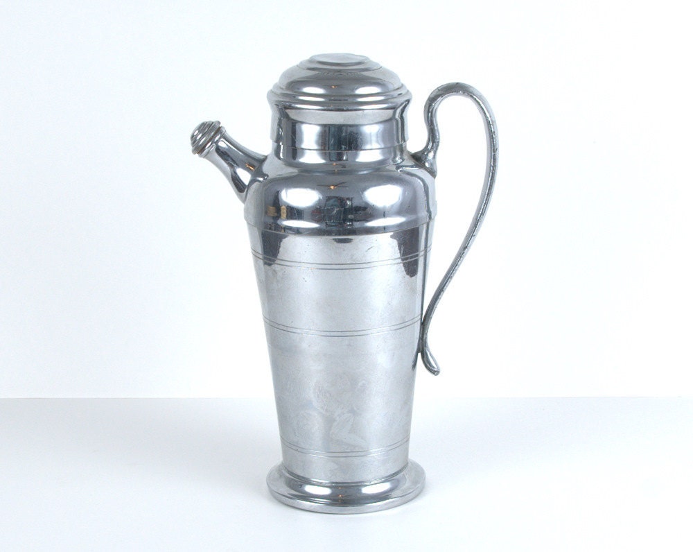 Farberware Art Deco Chrome Plated Cocktail Shaker and 6 Cups Set