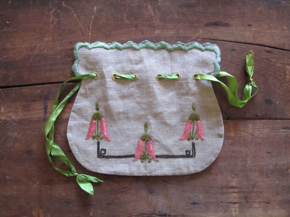 1930s embroidered floral bag