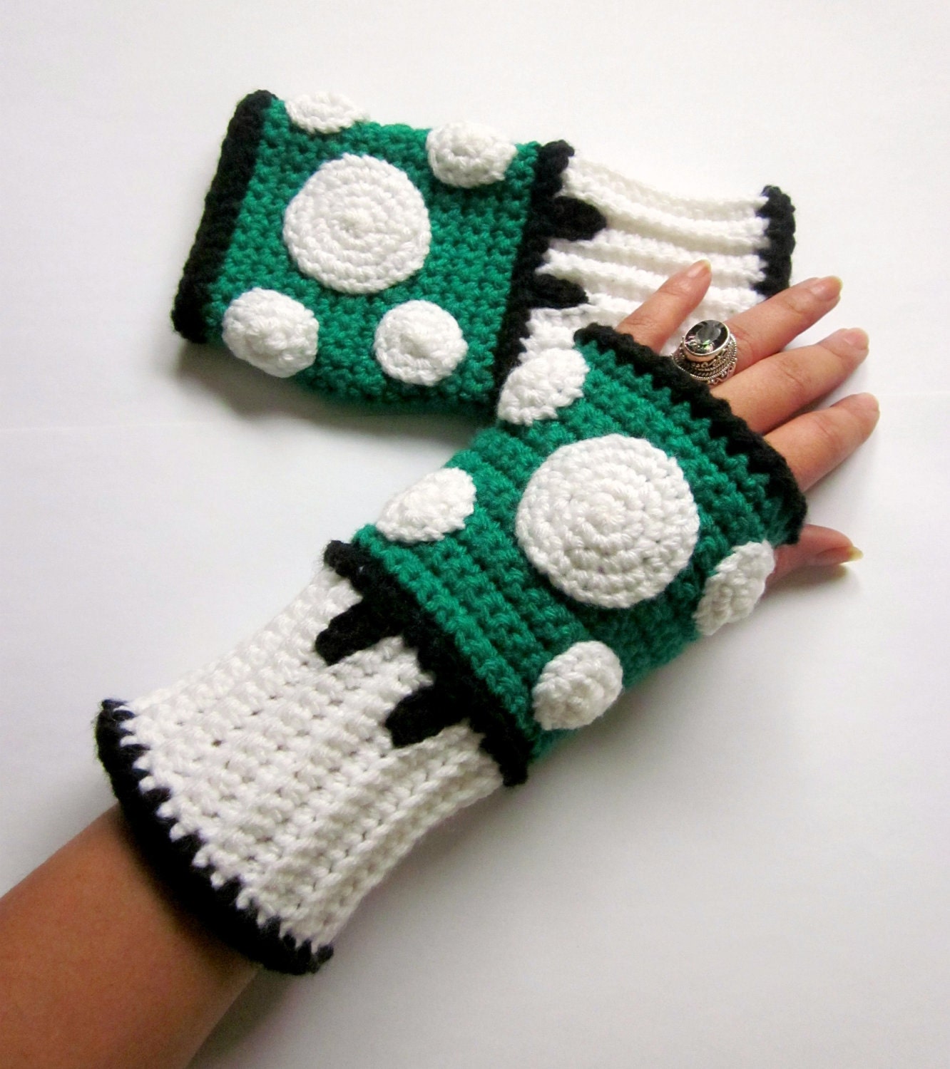 Power Wristies. Mario Mushroom Inspired Wristwarmers. Video Game 1 UP Fingerless Gloves. Crochet Extra Life Green Cosplay Accessory.