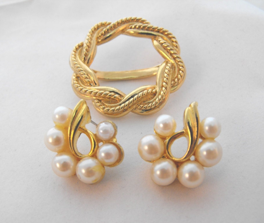 Richelieu Pearl Earrings Milligrain Scarf Sash Clip