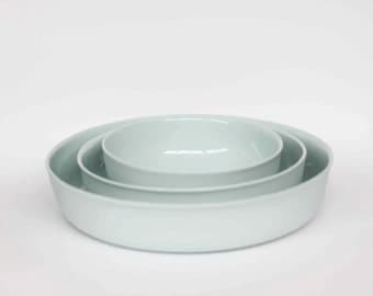 nesting bowl medium - porcelain (glacier colour)