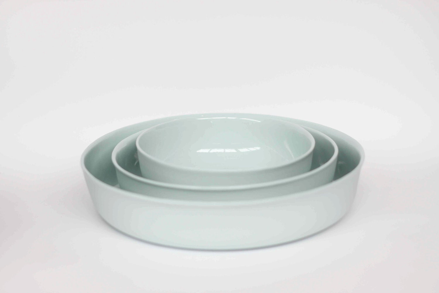 nesting bowl medium - porcelain (glacier colour)