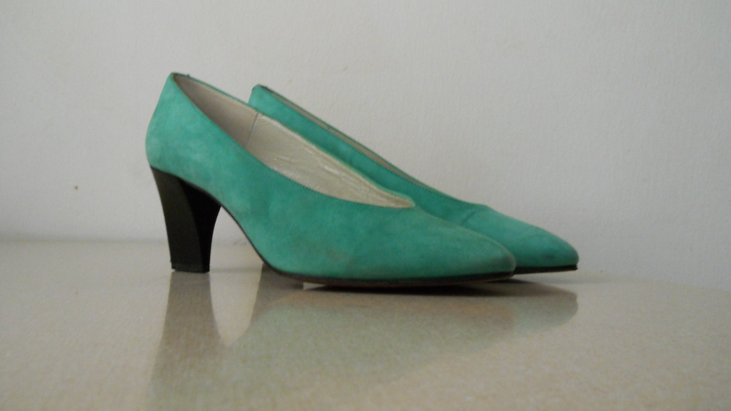 Seafoam Green Shoes Green Suede Pumps Leather Pumps Sea Green Shoes High Heel Shoes 80s Pumps 80s High Heels Womens Shoes  Teal Pumps 8