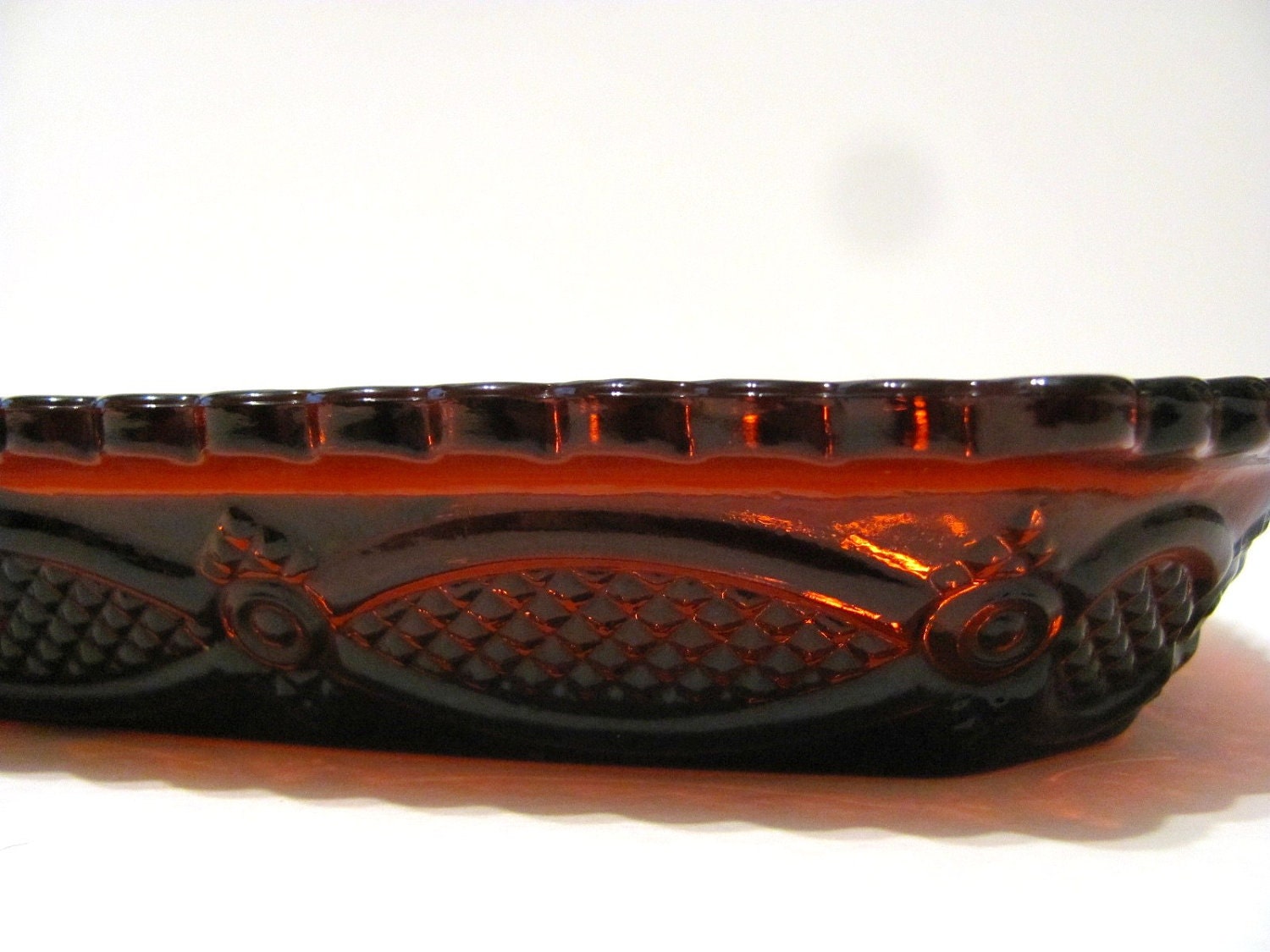 Avon Cape Cod red divided tray