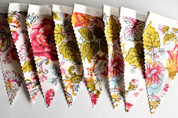 Garden Flowers - Vintage Bunting Banner with 12 Flags