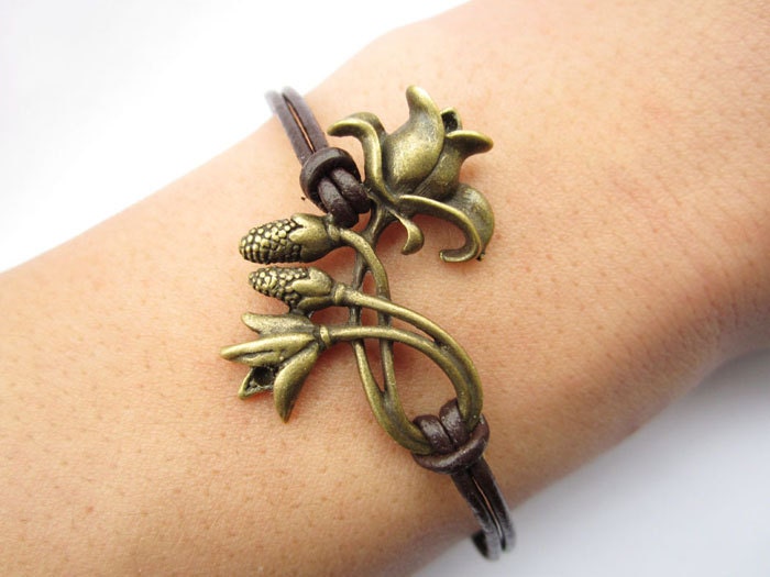 Bracelet---antique bronze flower with branch&brown leather chain