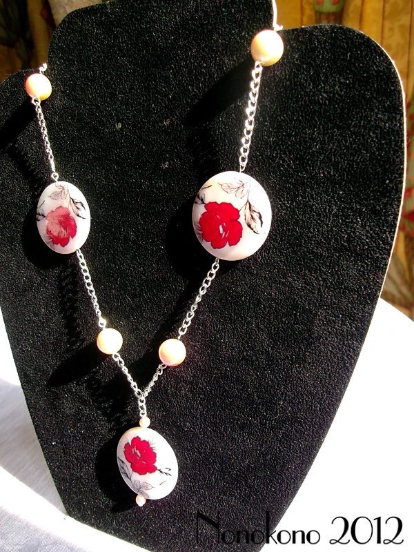 Silver Printed Shell and glass pearl necklace with vintage rose