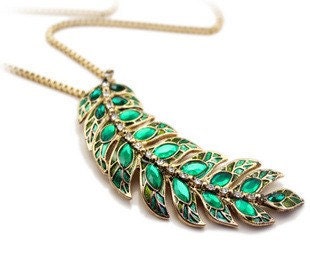 Beautiful green leaves necklace