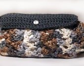 Sandflower Crochet clutch