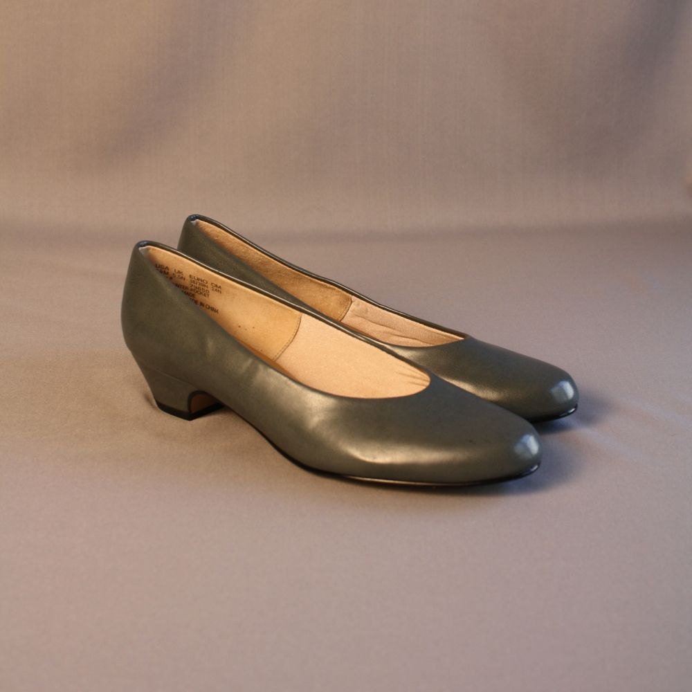 Vintage 80s Grey Leather Flats // 7 7.5