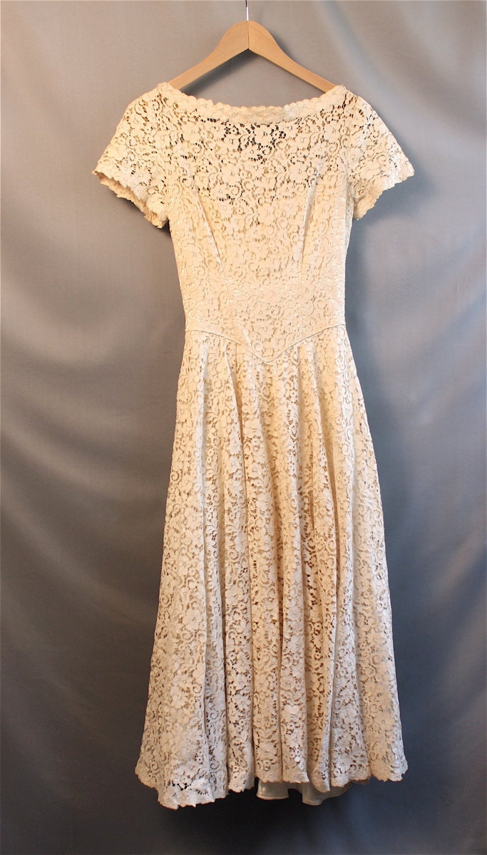 1950s Cream Lace Wedding Prom Dress // Tea Length // Cap Sleeve