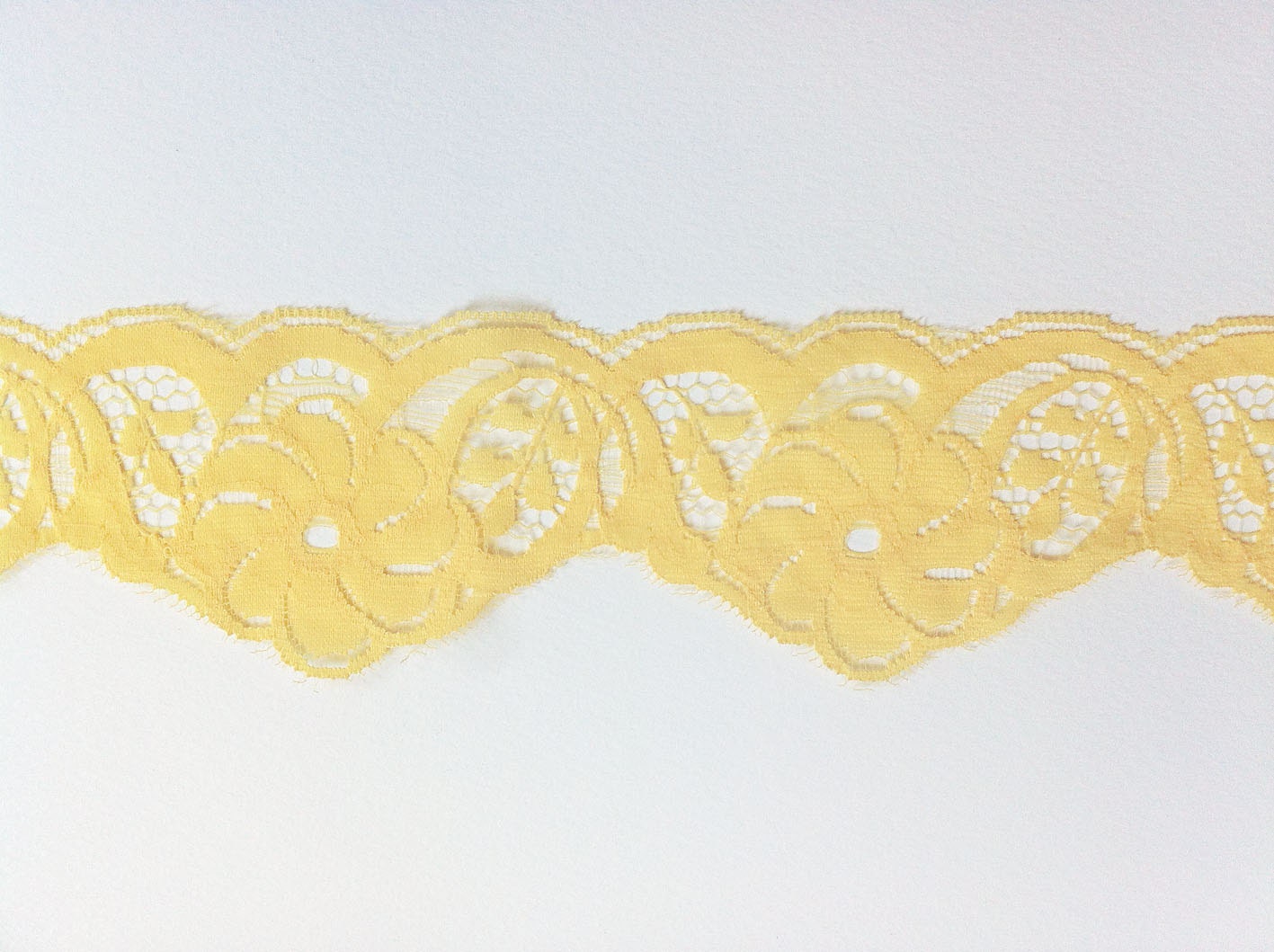 Vintage yellow trim lace 4 meters