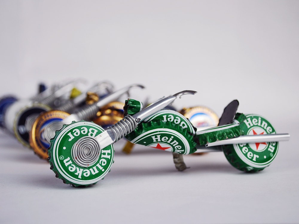 Heineken Redneck Chopper, purdy gift fer motorcycle lovers, made outta beer caps