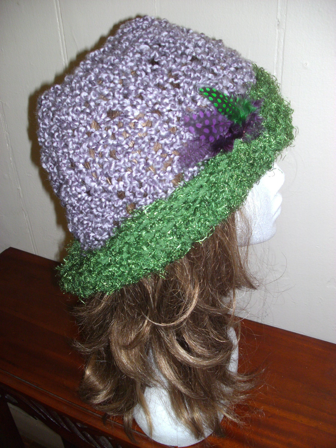 GREENSLEAVES SNUG with feather trim