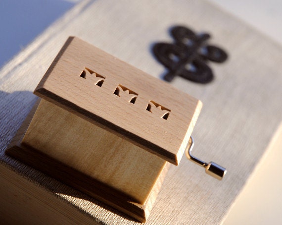 Wooden music box  "Brahms: Hungarian Dance" ZD14
