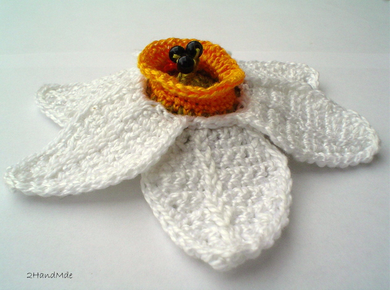 Crochet Flower Daffodil White Yellow Jewelry Brooch Pin Cotton