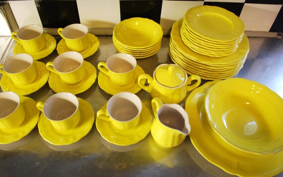 Ironstone Dishware Yellow Lemon Federalist Complete Set Of Eight Shabby Chic, French Modern Style Dinnerware, Great Gift Idea
