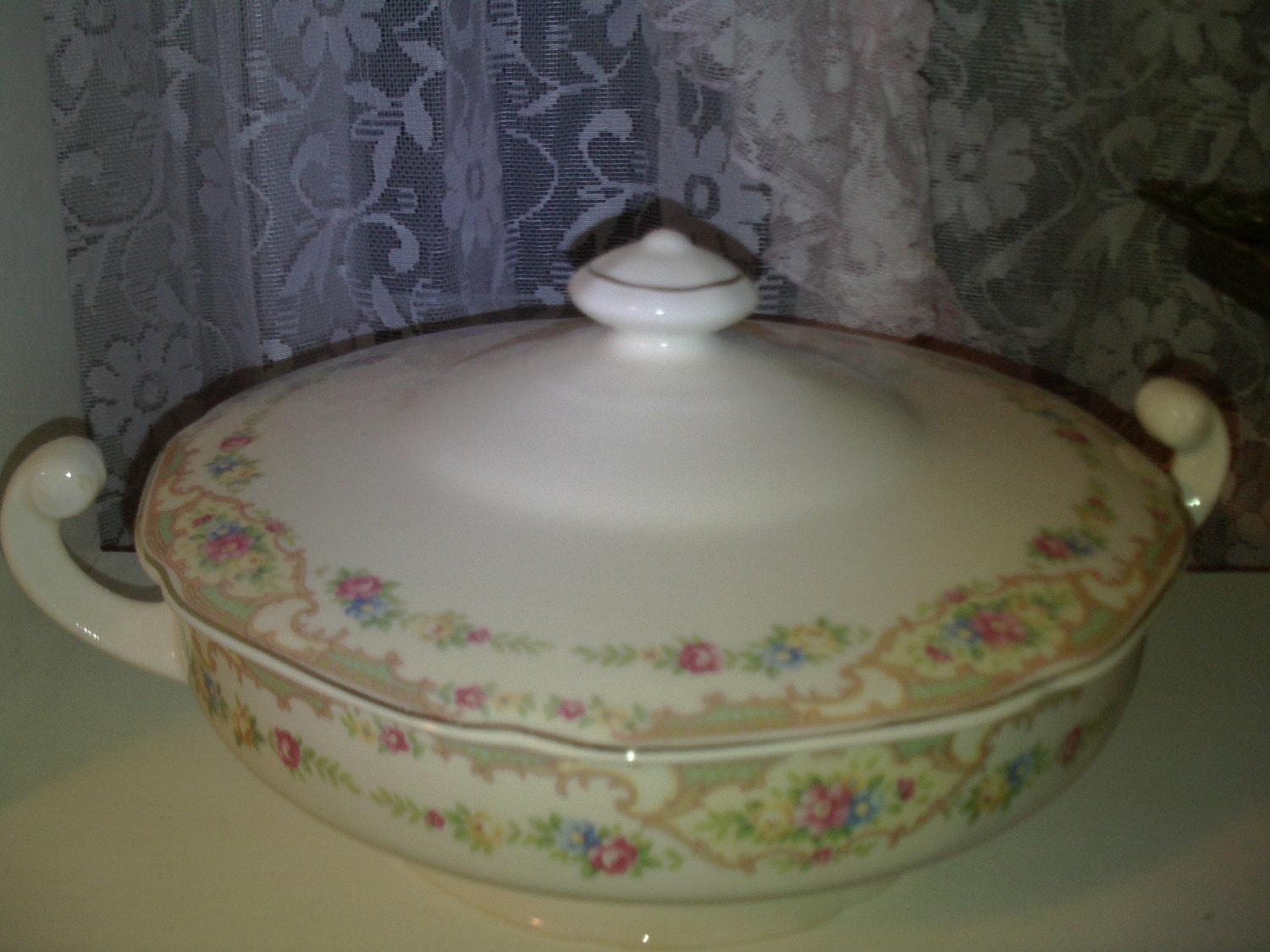 Vintage,soup turine,home decor, shabby chic,victorian,french country decor,cottage decor,serving,kitchen decor