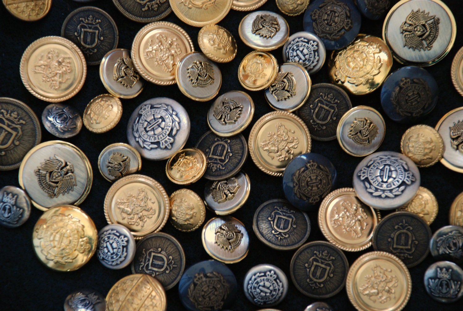 Military / uniform button lot - 10 pcs grab bag