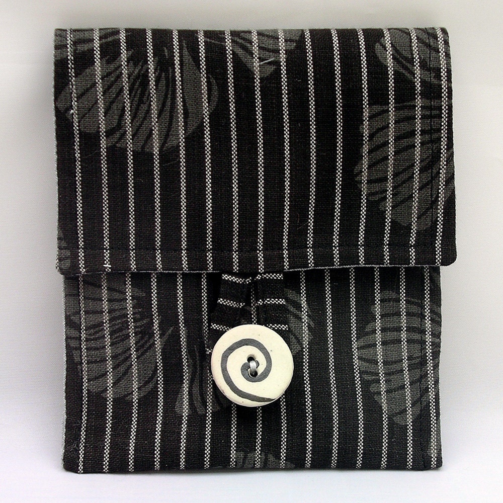 Small wallet or purse in organic black cotton with gray flower print and stripes and handmade ceramic swirl button