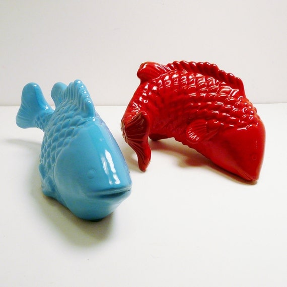 ceramic fish figurines  //  turquoise, red, aqua blue  //  upcycled ceramics  //  funky colorful collectibles  //  pop art