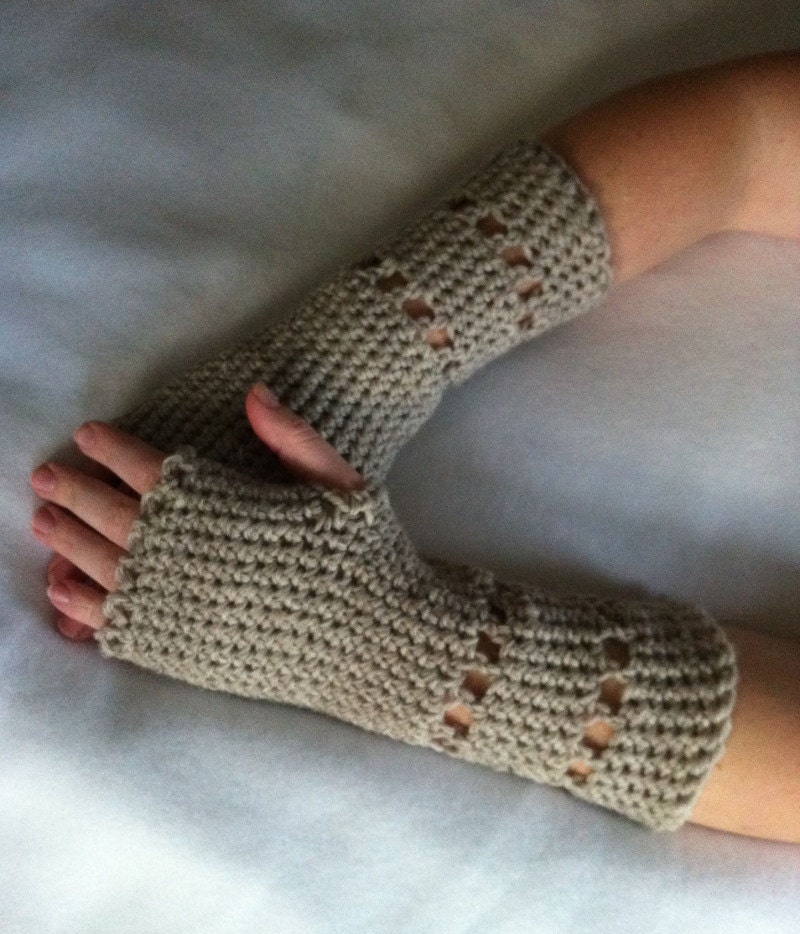 Oatmeal 100% Virgin Wool Crochet Fingerless Gloves