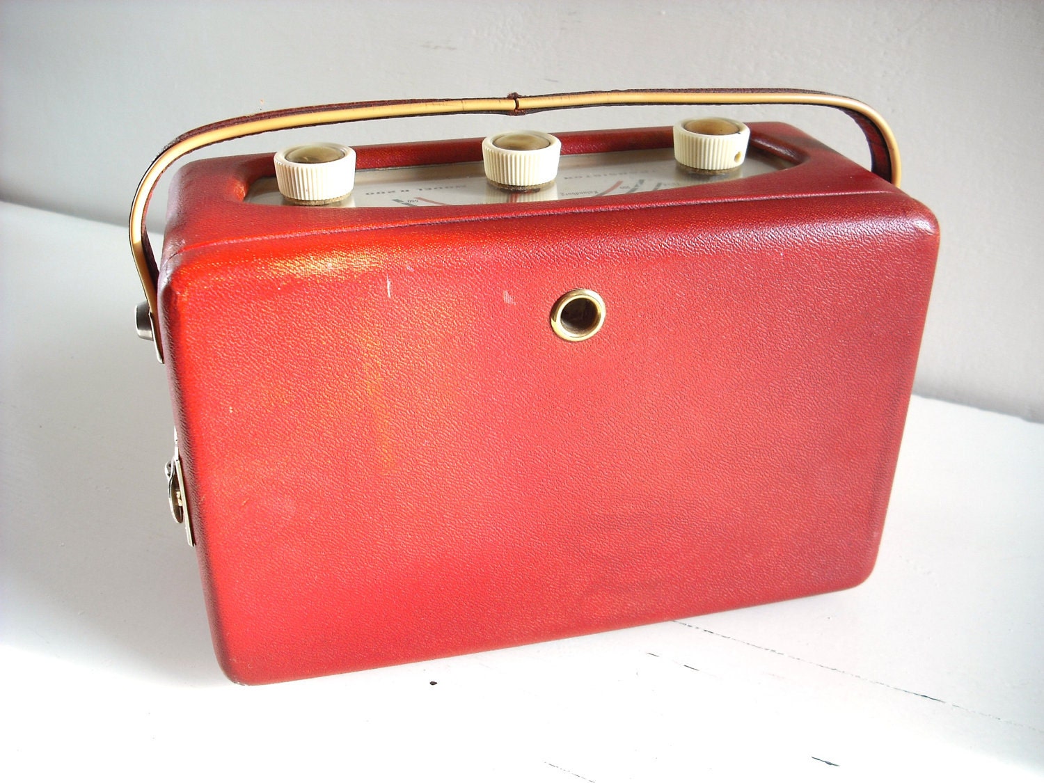 1960's Collectible Roberts R200 Transistor Radio in red. Leather-covered teak case. English early 60's vintage. Fully working