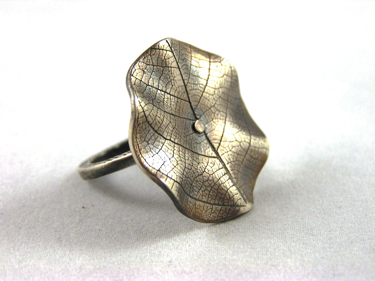 Fine silver wavy leaf ring