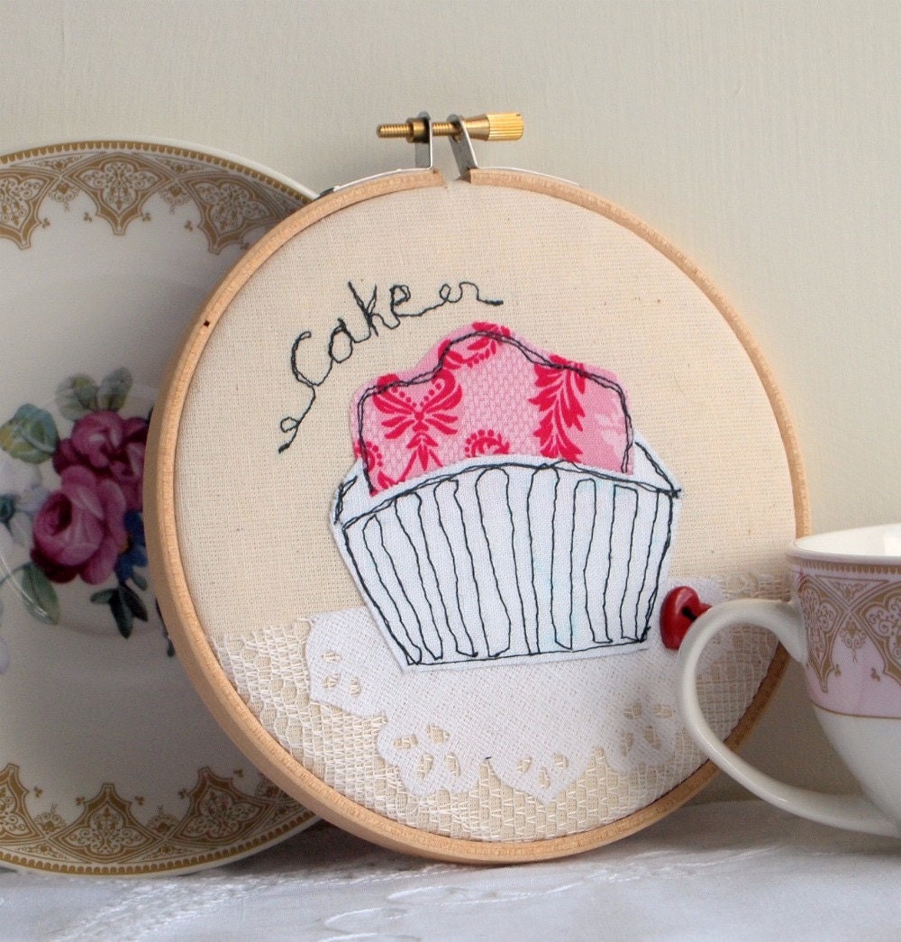 freestyle embroidery in hoop small pink cake
