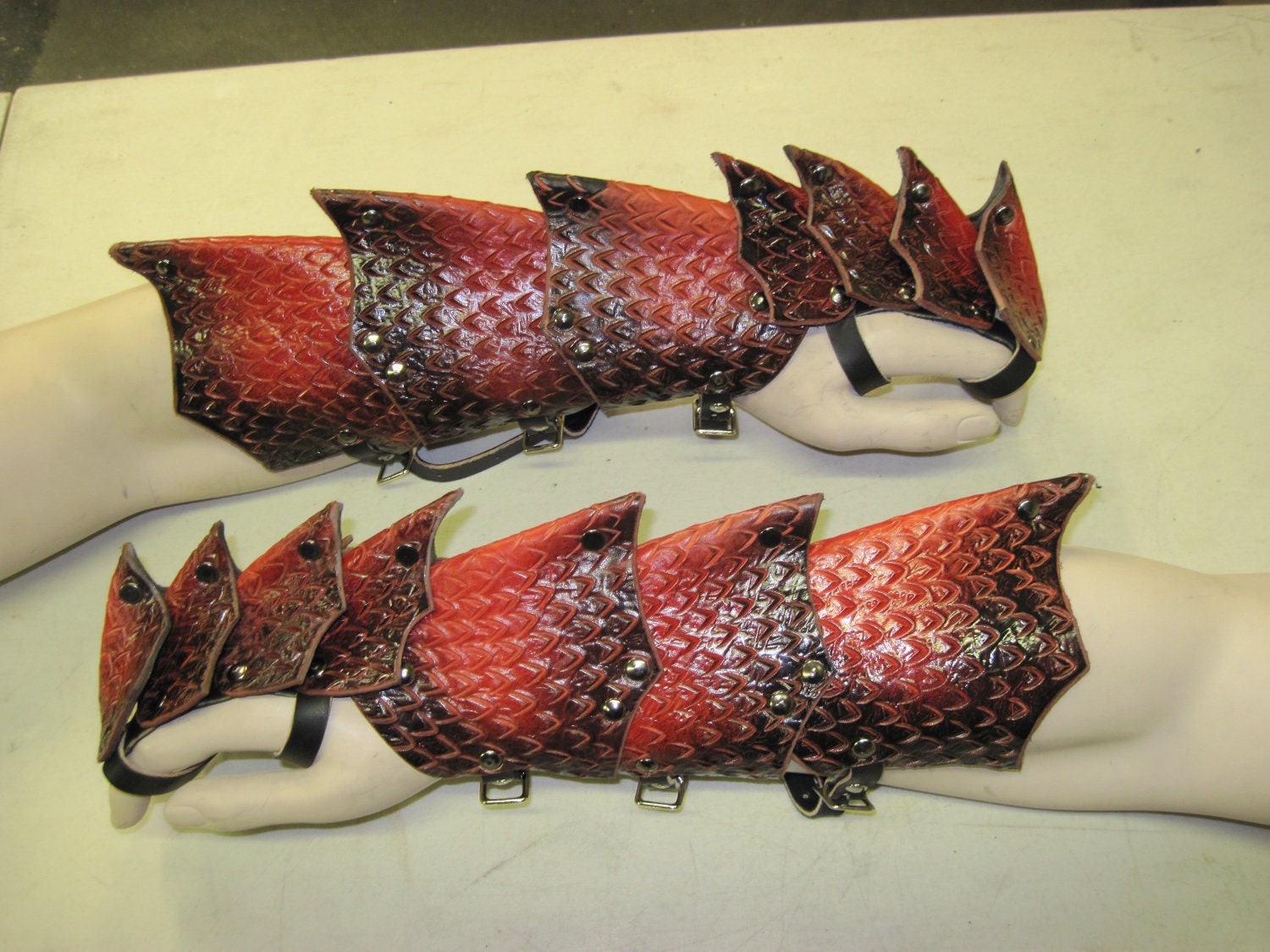 Dragon Scale Leather Armor Gauntlets