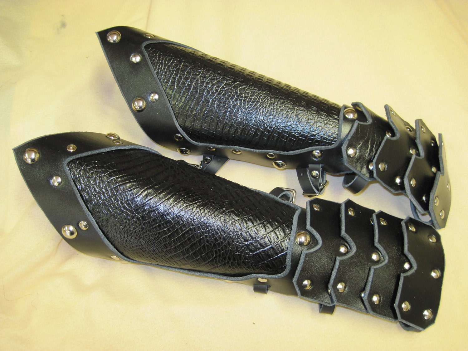 Dragon-hide Leather Armor Gauntlets