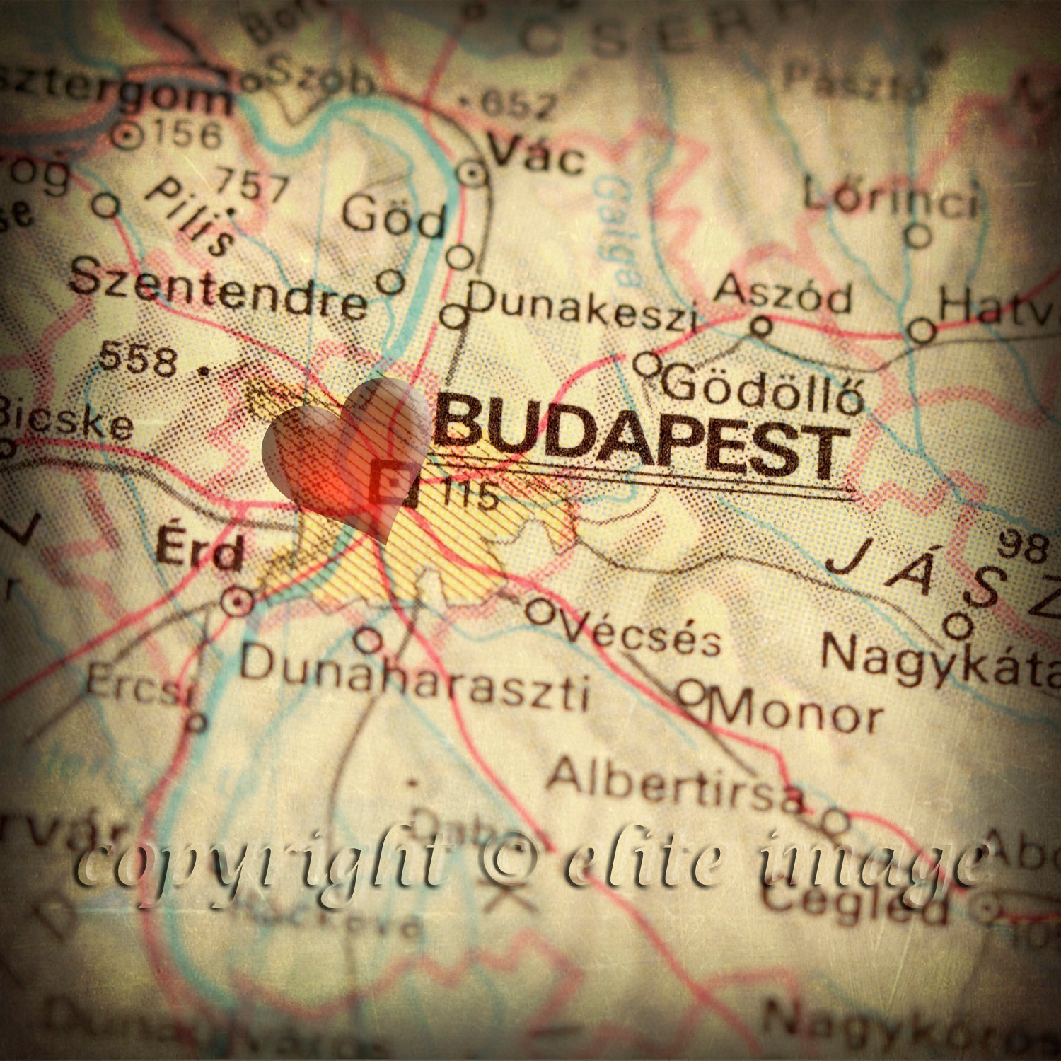 8x8 MAP of BUDAPEST Hungary with a Heart Shape with a Grunge Vintage Border - 8x8 Photograph