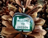 Oregon necklace. Welcome to Oregon glass necklace. Funky, original, hand crafted Oregon necklace pendant. Oregon state line sign. Northwest