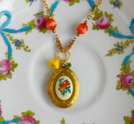Children's Gold Locket Necklace Flower Orange Yellow Beaded Vintage Wedding Flower Girl Locket Necklace - Locket Up Necklace