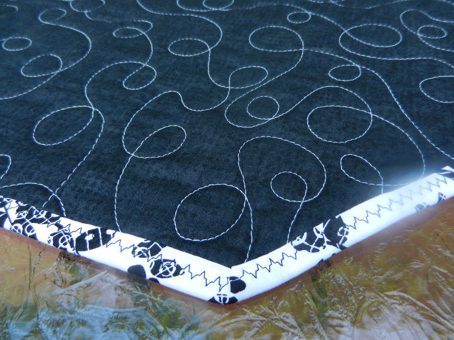 Tablerunner, Black, White, Red