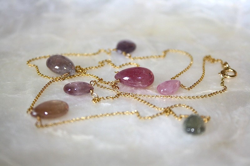 Sapphire and 18k gold necklace, Gold chain with sapphires, Pink sapphire teardrop necklace, Princesse collection