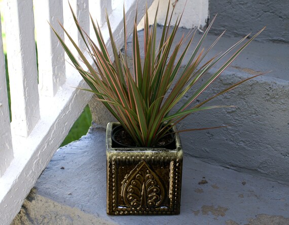 Vintage Hull Pottery Square Planter Green Leaf Design and Drip Edge