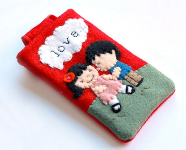 Cell Phone Case - iPhone 5 Cozy- Handmade iPhone Felt Cover- Custom Size Available- love is in the air