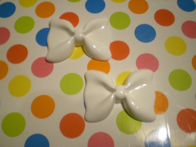 big white bows
