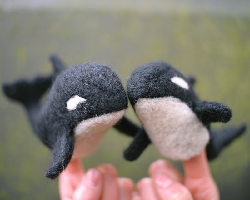 Killer Whale Finger Puppet Couple
