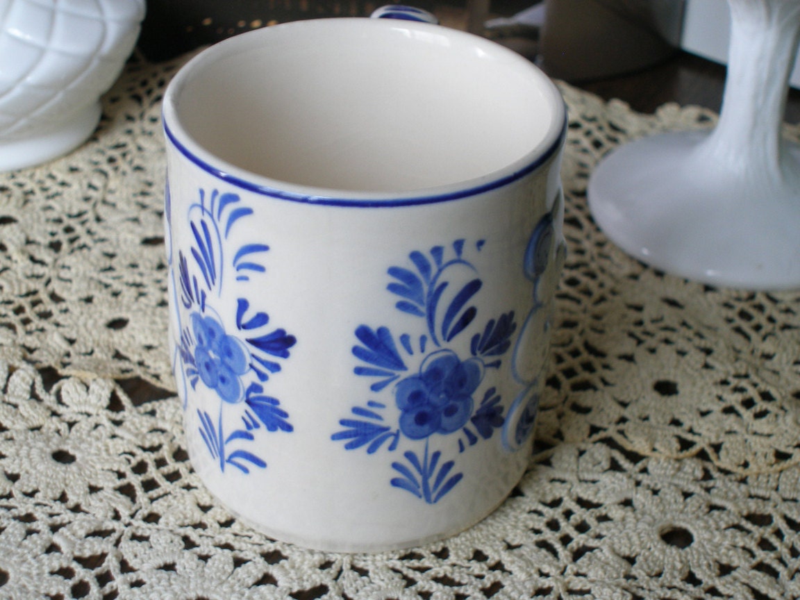 Elegant Vintage Mug - Hand Painted Delft Blue Teddy Bear