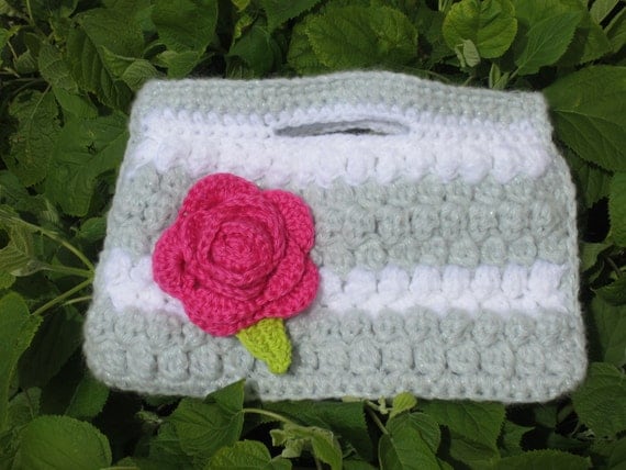 SILVER CROCHET PURSE / with Removable Rose Brooch CLip. Beautiful white/silver/grey bag with rose.