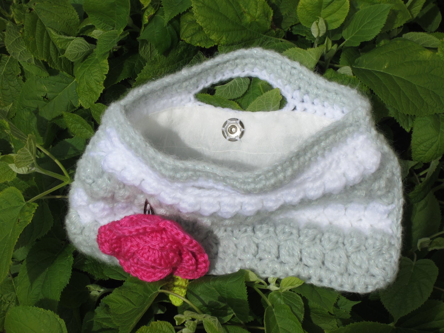 SILVER CROCHET PURSE / with Removable Rose Brooch CLip. Beautiful white/silver/grey bag with rose.