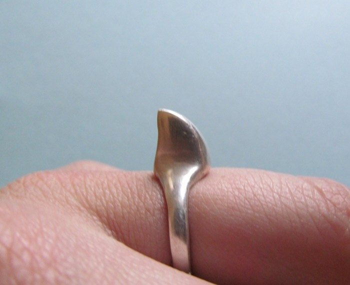 fine silver shark fin ring