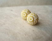 Yellow Vintage Earrings.  Pastel Yellow Earrings with White Daisies. Flower Stud Earrings. Hypoallergenic Surgical Steel Posts. FSE1.