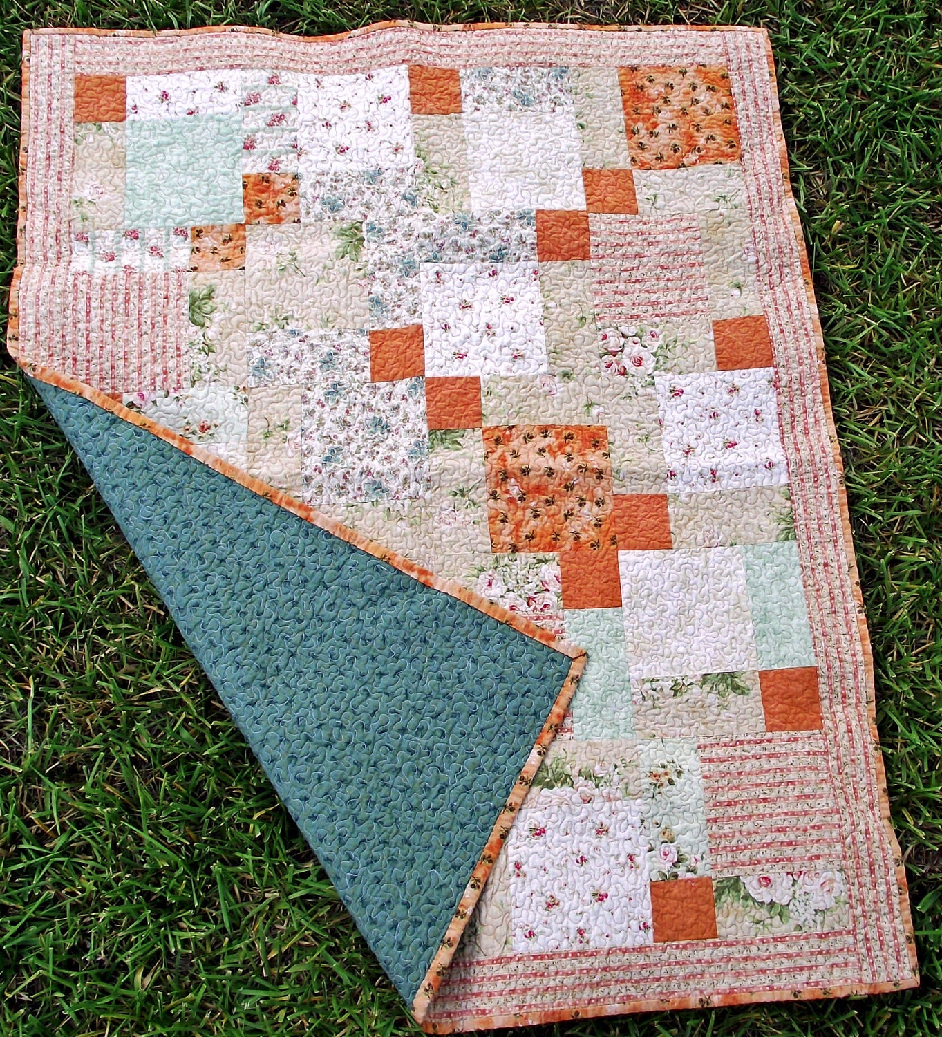 Soft and Sweet Floral Print Quilt